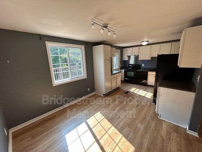 Building Photo - 3112 Charlotte Mill Dr