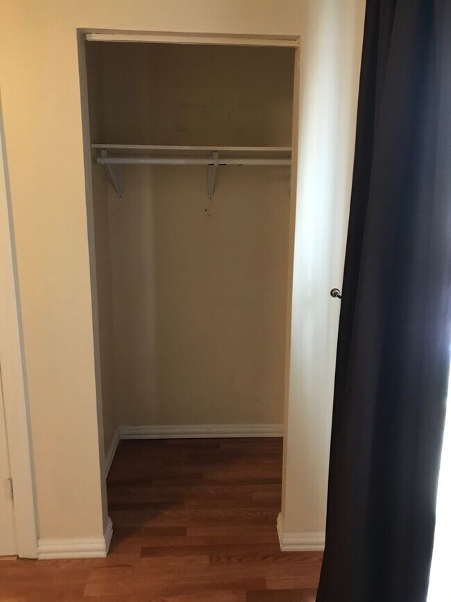 Building Photo - 612