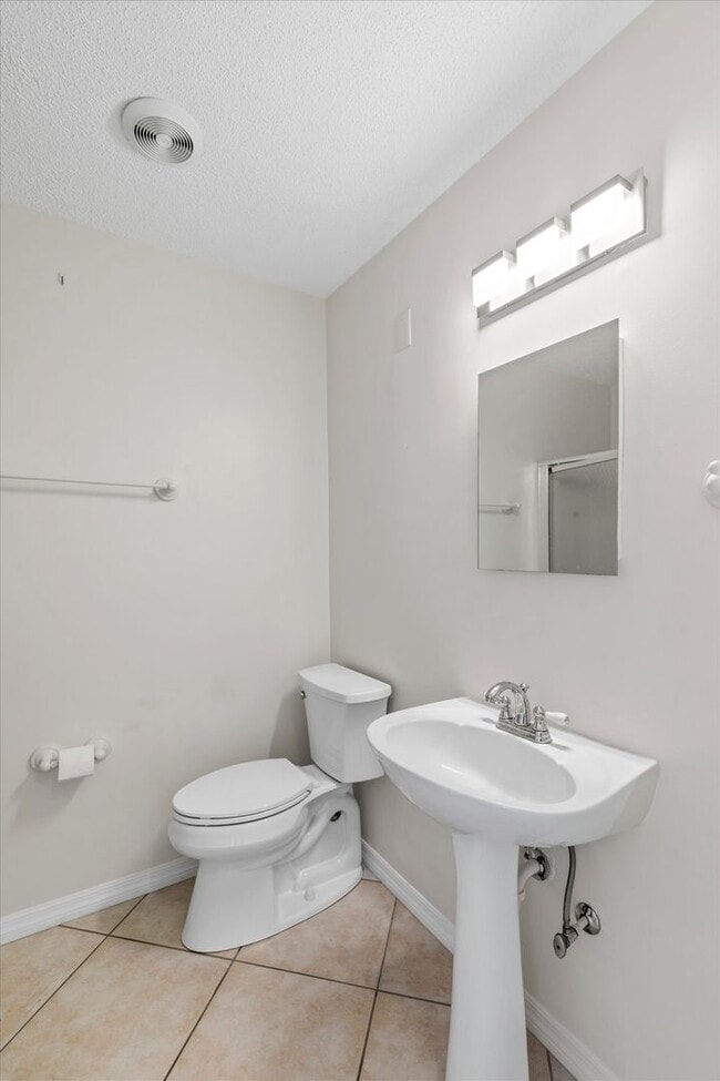 Building Photo - Charming 2-Bedroom home with Front and Rear Balconies