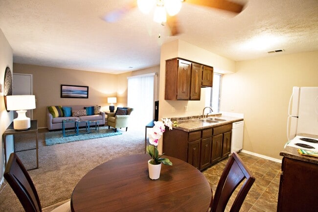 Building Photo - Britain Towne