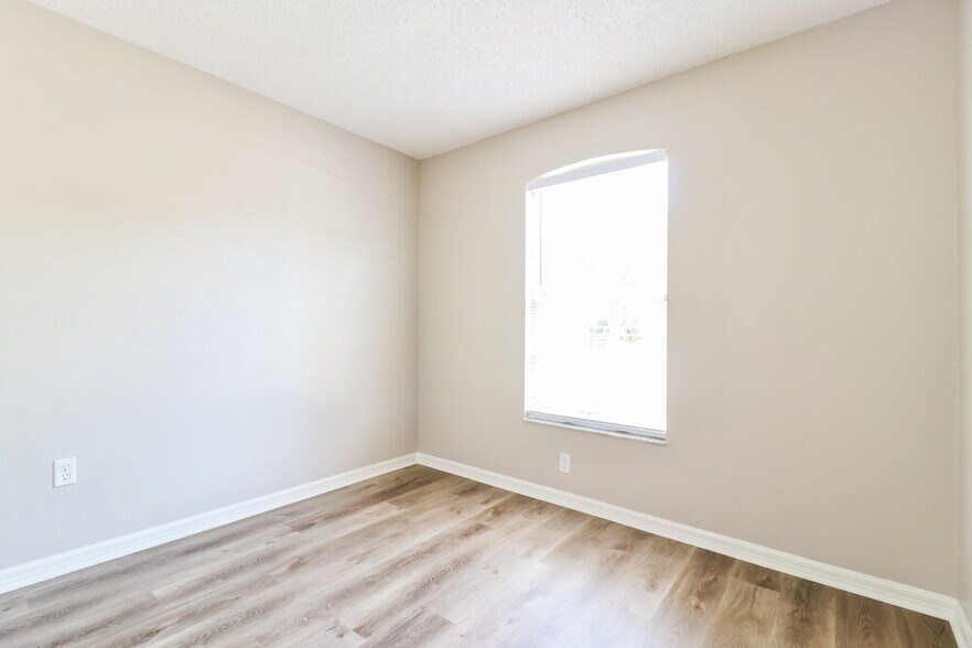 Building Photo - 5601 Brookdale Way