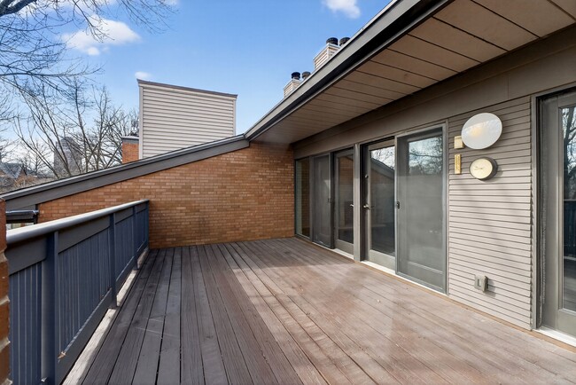 Building Photo - 155 N Hanley Rd