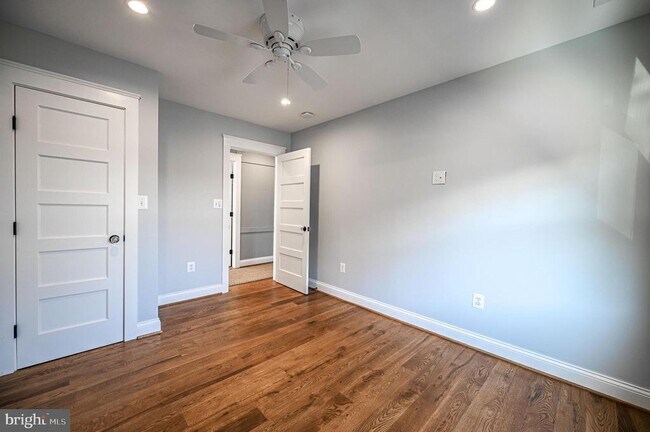 Building Photo - 2314 N Kenmore St