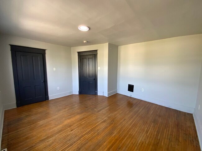 Building Photo - 503 N Franklin St