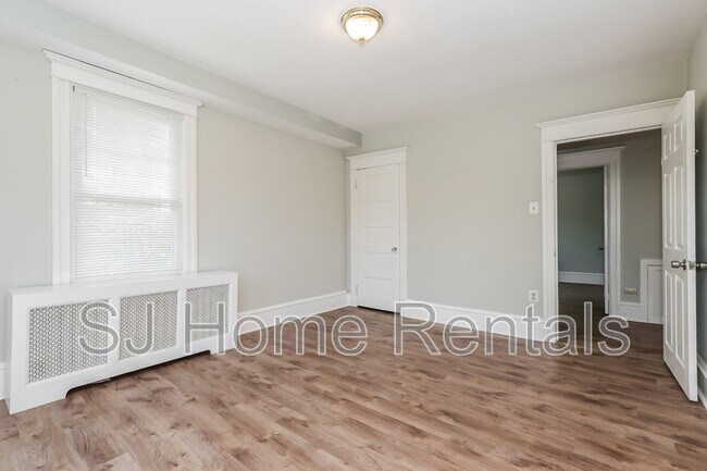 Building Photo - 745 Highland Ave