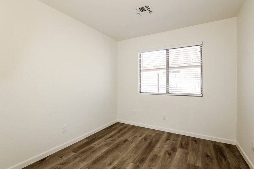 Building Photo - 13362 W Mauna Loa Ln