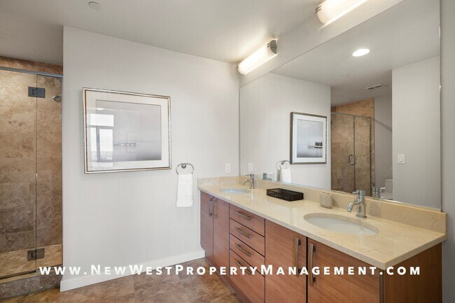 Building Photo - Stunning Fully Furnished East Village 2 Be...