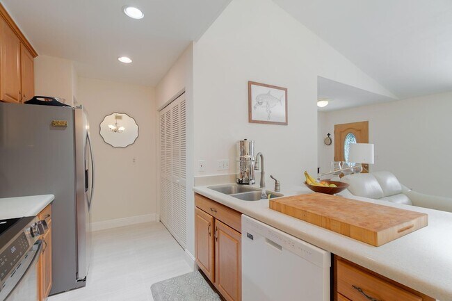 Building Photo - 1073 Goldenrod Rd