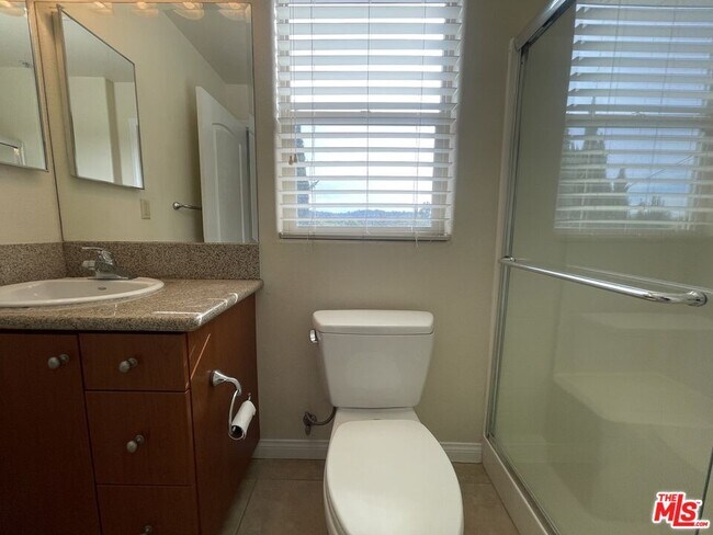 Building Photo - 15024 Magnolia Blvd