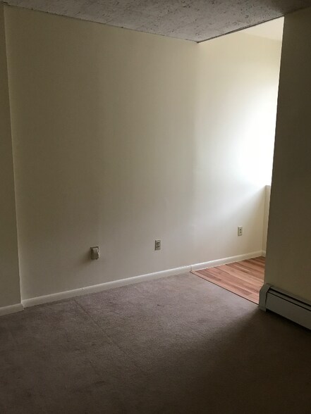 Building Photo - 181 Main St