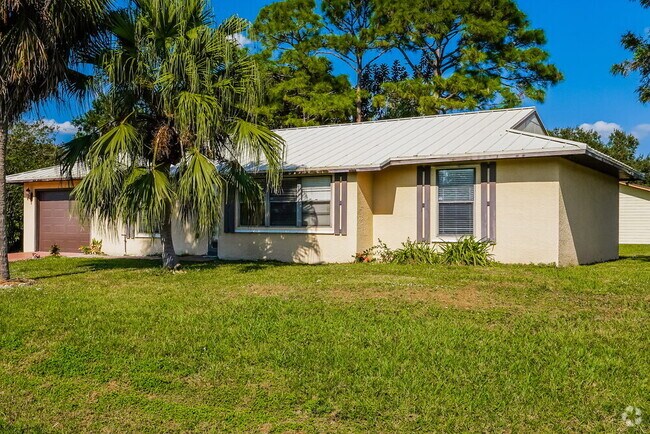 Building Photo - 537 SE Starflower Ave