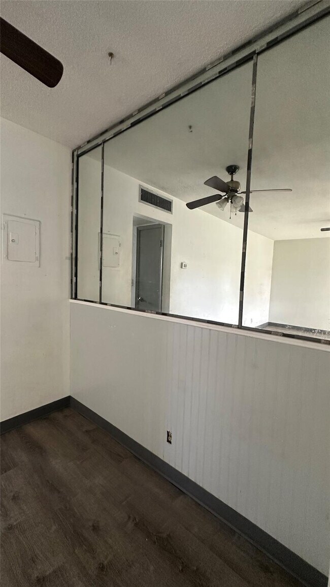 Building Photo - 4163 SW 67th Ave