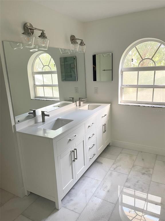 Building Photo - 4275 Castle Bridge