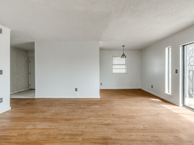 Building Photo - 6728 N Meridian Ave