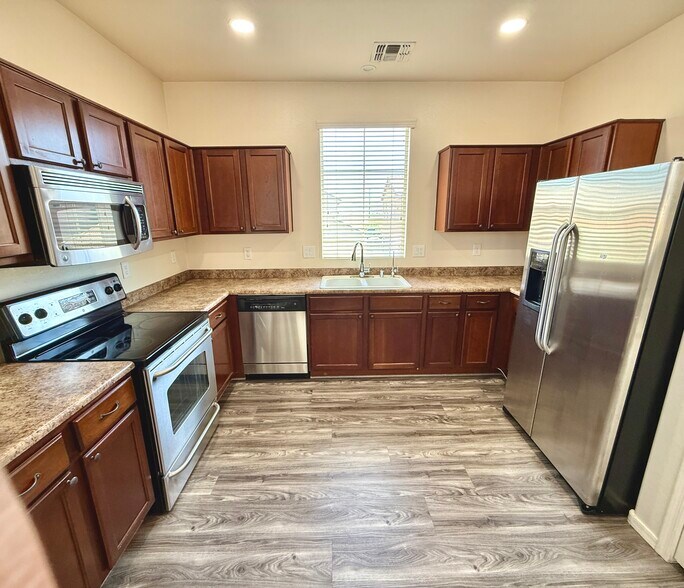 Building Photo - 5220 W Burton Dr