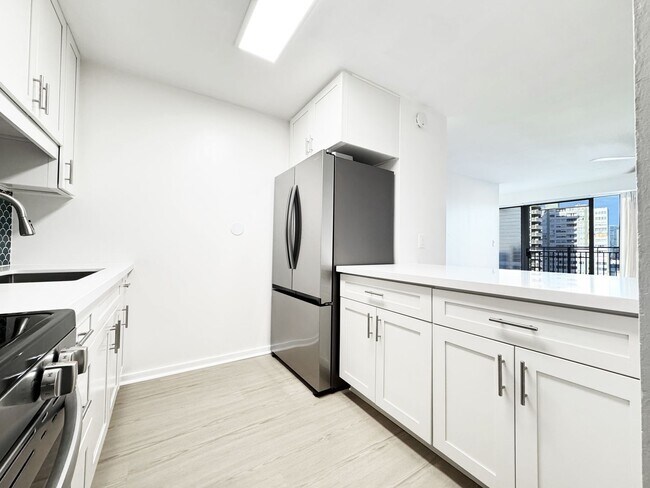 Building Photo - Honolulu Condo with Split A/C, One Secured Parking, Utilities Included