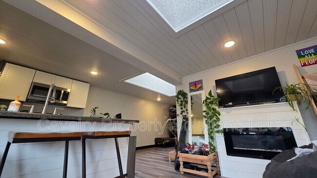 Building Photo - 3947 E Calvary Rd