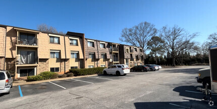 Building Photo - Cute and cozy condo