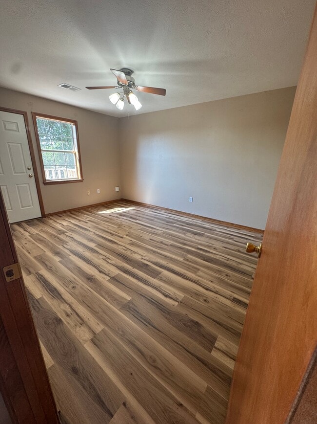 Building Photo - 2621 Oak Meadow Pl