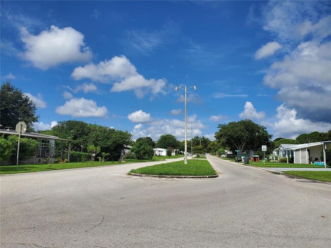 Building Photo - 3532 Lazy Lake Dr N