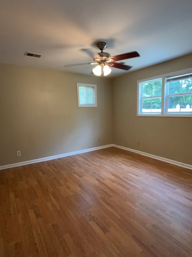 Building Photo - 1367 Fort Johnson Rd
