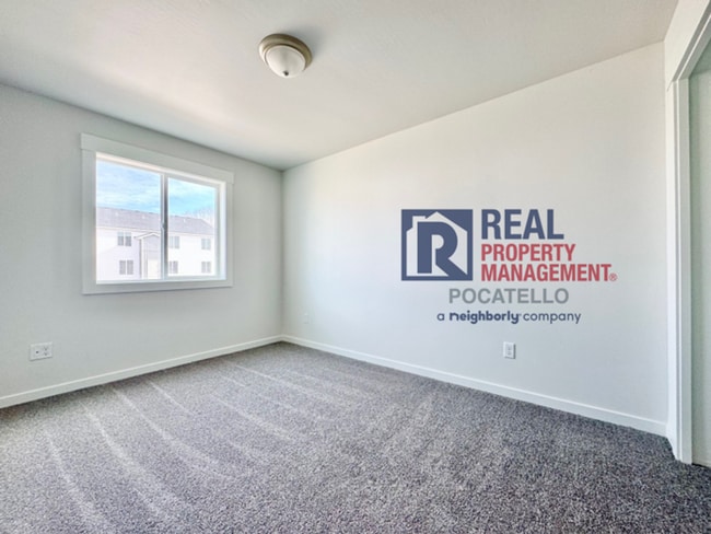 Building Photo - 5405 Park Lawn Dr