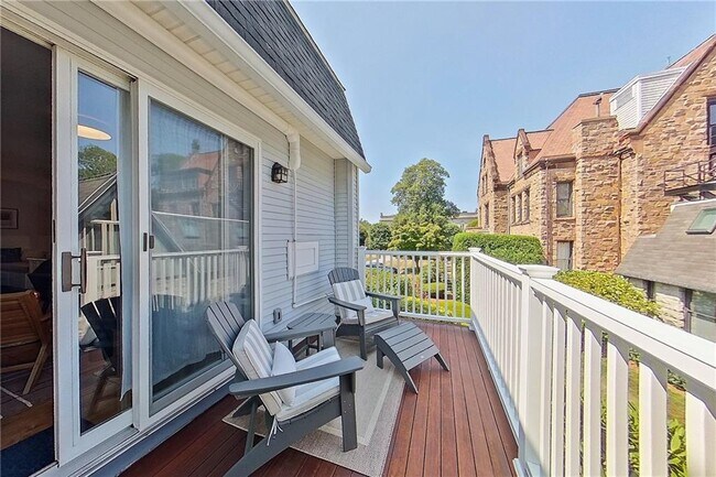 Building Photo - 364 Bellevue Ave