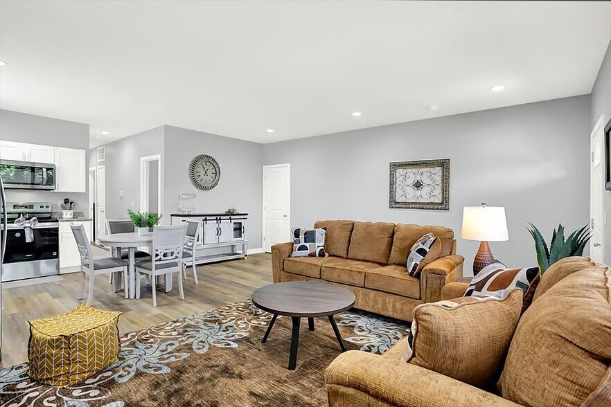 Building Photo - 1137 W 21st St