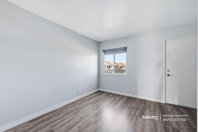 Building Photo - 267 S Ventura Rd