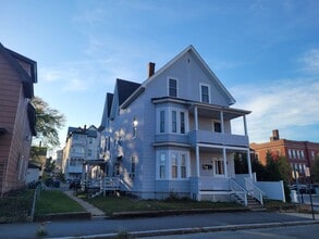 Building Photo - PRICE DROP & LEASING SPECIAL!! $2,000 - 3 Bed / 1 Bath Apartment in West Manchester's Rimmon Heig...