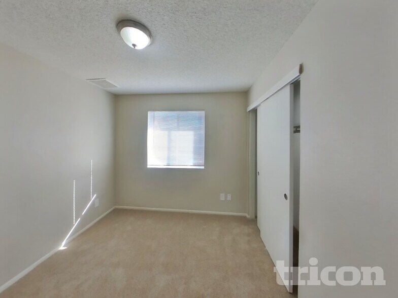 Building Photo - 6431 W Hatcher Rd