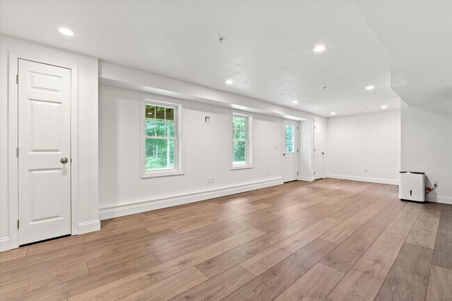 Building Photo - 30 Daylily Ln
