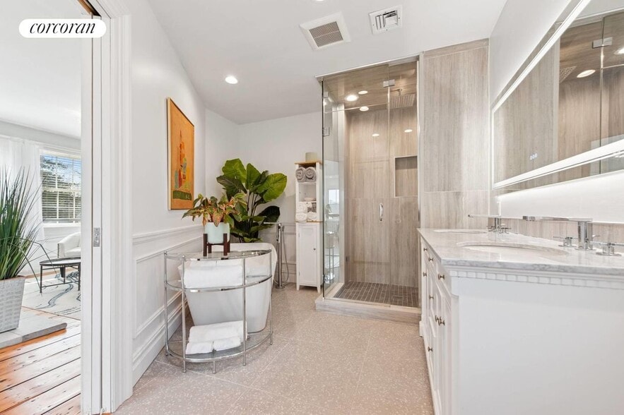 Building Photo - 311 Main St