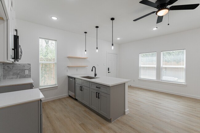 Building Photo - 7126 Bywood St