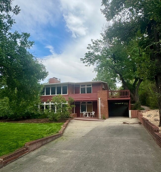 Building Photo - Mid-Mod Wheat Ridge Gem!