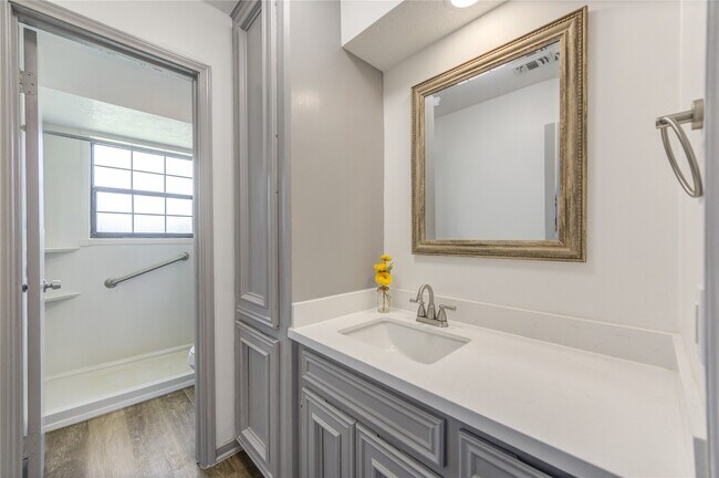 Building Photo - 7109 Kari Ln