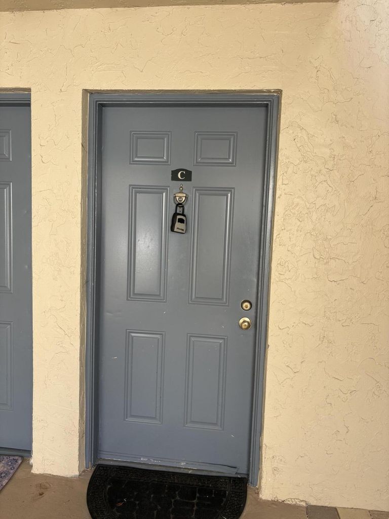 Building Photo - 1545 Lake Crystal Dr