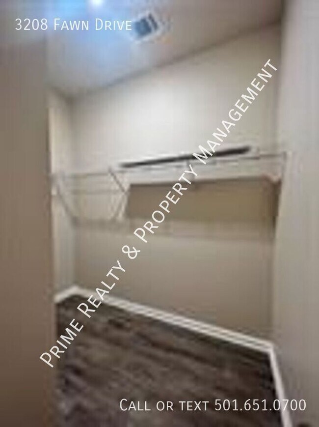 Building Photo - 3208 Fawn Dr