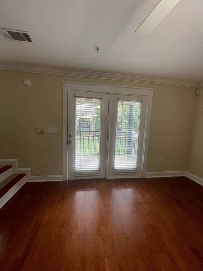 Building Photo - 05-203 Doddi