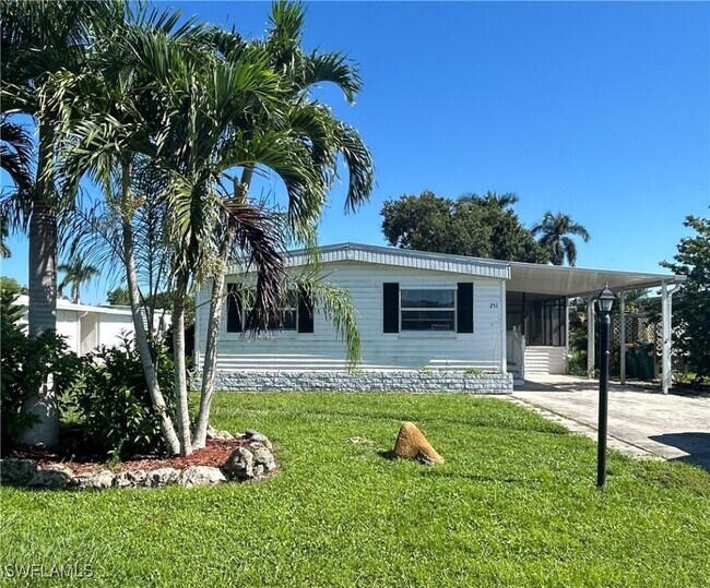 Primary Photo - 251 Pine Key Ln