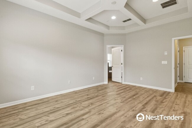 Building Photo - Five Bedroom Beauty in Plummer Creek!