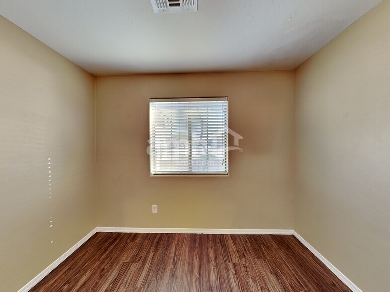 Building Photo - 2324 S 238th Ln