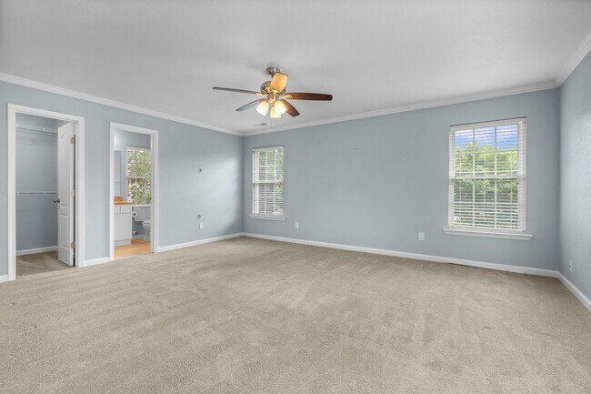 Building Photo - 426 W 28th St