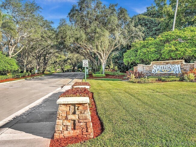 Building Photo - 7834 Oak Grove Cir