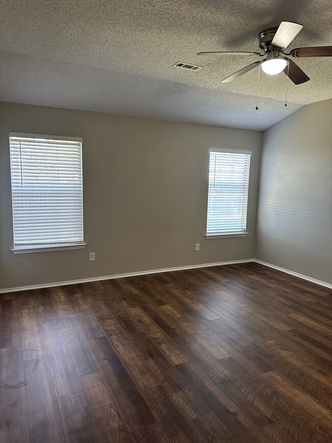 Building Photo - 1340 Fredonia St