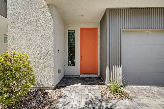 Building Photo - Modern Loft-Style Home Minutes from the Strip