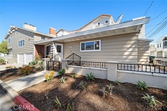 Building Photo - 3212 2nd Ave