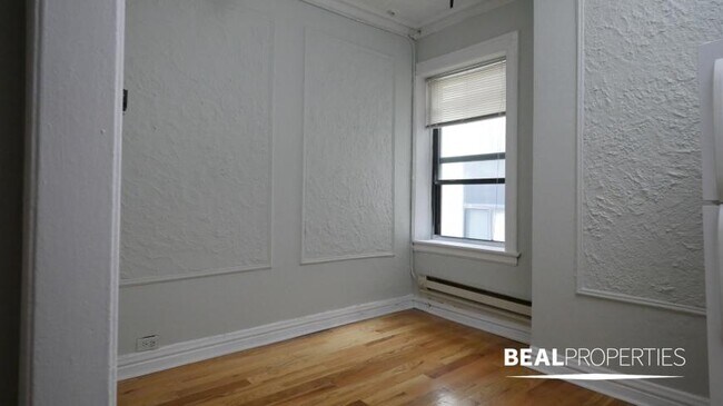 Building Photo - 0 bedroom in CHICAGO IL 60610