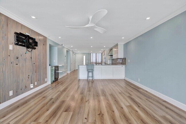 Building Photo - 911 Ocean Dr