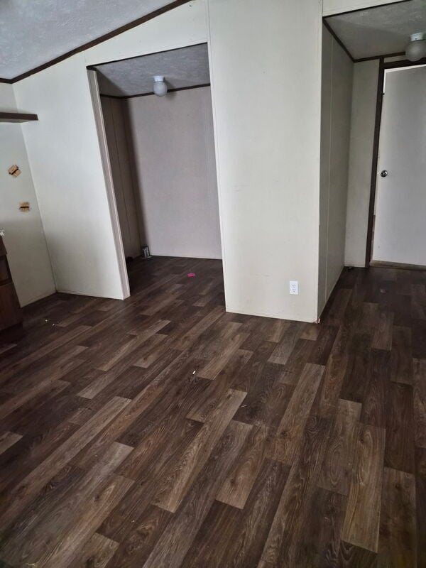 Building Photo - 185 Lakeside Ln